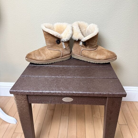 UGG Bailey Button Short Shearling Boots Booties Classic Chestnut Color - size 8 - Picture 4 of 11